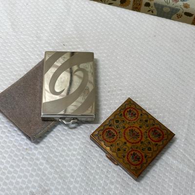 Lot 73 Fancy compacts