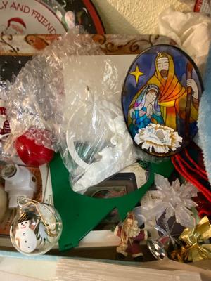 Assorted Christmas Decorations and Accessories | Lot Ten