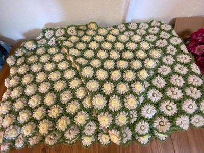 Vintage Daisy Crocheted Afghan
