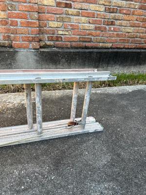 32FT Extension Ladder. (See description)