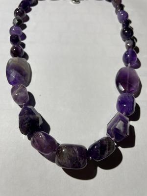 Vintage 22" Chunky Bead Amethyst Quartz Fashion Necklace in VG Preowned Condition as Pictured.