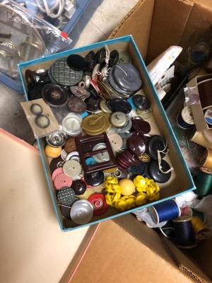 Vintage Sewing Accessories | LOT FOUR