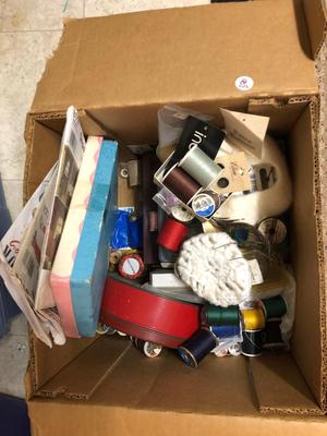 Vintage Sewing Accessories | LOT FOUR