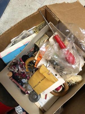 Vintage Sewing Accessories | LOT FOUR