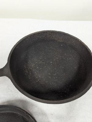 No. 10 Three Legged Cast Iron Skillet With Lid