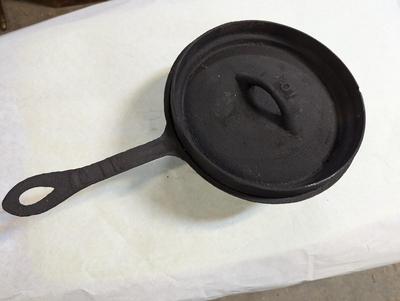 No. 10 Three Legged Cast Iron Skillet With Lid