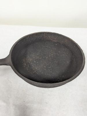 No. 10 Three Legged Cast Iron Skillet With Lid