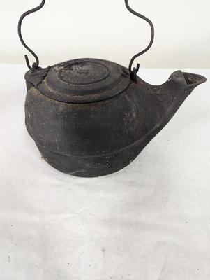 Cast Iron Kettle With Swivel Lid