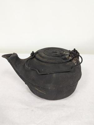 Cast Iron Kettle With Swivel Lid