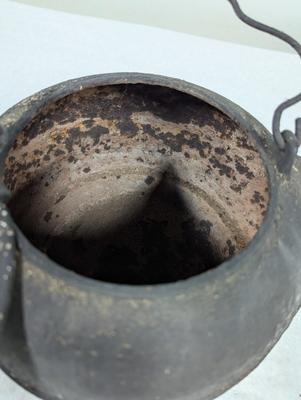 Cast Iron Kettle With Swivel Lid