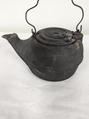 Cast Iron Kettle With Swivel Lid