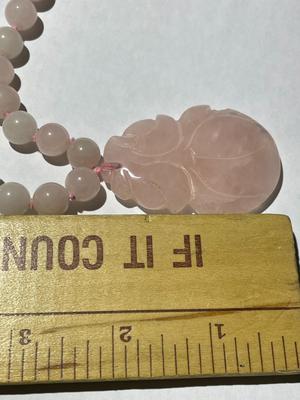 Vintage 27" Rose Quartz Bead Necklace w/Large Carved Rose Quartz Flower Pendant in VG Preowned Condition as Pictured.