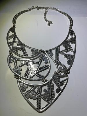 Vintage Preowned Chico's White Metal Adjustable Cleopatra Style Fashion Necklace in VG Preowned Condition as Pictured.