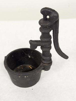 Vintage Miniature Pots & Skillet