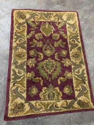 India House Area Rug Approx 6' x 4'