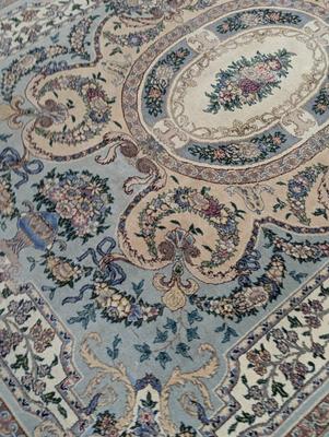 Area Rug Approx 81" x 56"