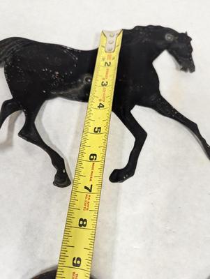 Metal Horse Decor & Horse Shoes