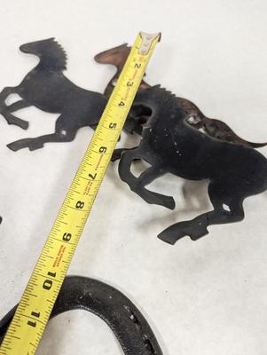 Metal Horse Decor & Horse Shoes