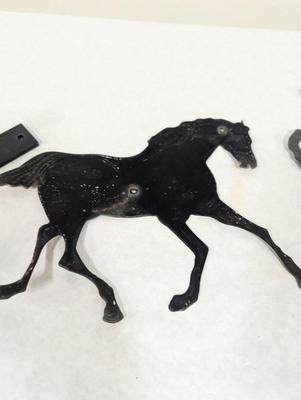 Metal Horse Decor & Horse Shoes