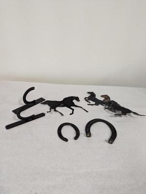 Metal Horse Decor & Horse Shoes