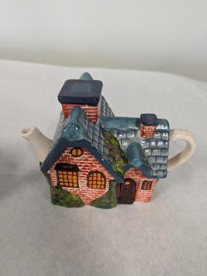 1 Musical Teapot & House Teapot