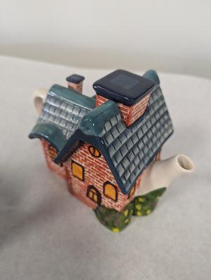 1 Musical Teapot & House Teapot