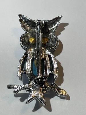 Vintage Faux Turquoise & Rhinestone Owl Fashion Pin in Good Preowned Condition.