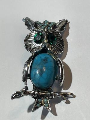 Vintage Faux Turquoise & Rhinestone Owl Fashion Pin in Good Preowned Condition.