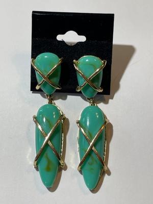 Vintage Faux Turquoise Fashion Dangling Gold-toned Earrings in Good Preowned Condition.