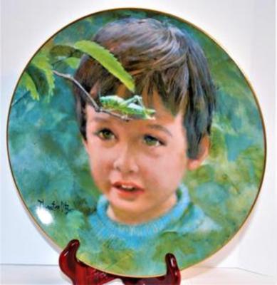 "Nature Hunt" by Artist Thorton Utz - Includes :CERTIFICATE OF AUTHENTICITY Plate #8997A, 8½" Diameter & Date Closing...