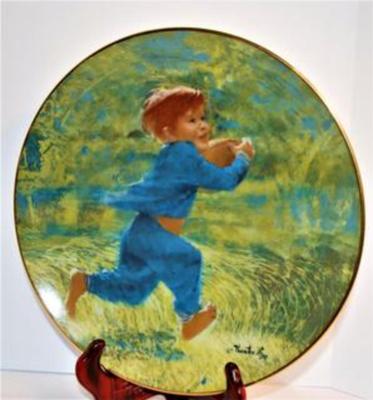 "Touchdown" by Artist Thorton Utz - Includes : CERTIFICATE OF AUTHENTICITY, Plate #9146A, 8½" Diameter & Date Closing...