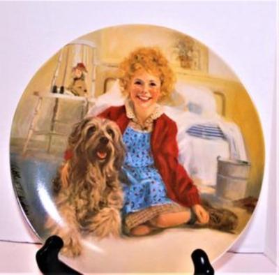 "Annie & Sandy" by Artist William Chambers - Includes: Plate #J1335, 8½" Diameter, "Columbia Pictures" &...