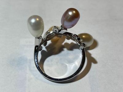Vintage Sterling Silver Freshwater Pearl Ring Size 8.25 6-Grams TW in Very Good Preowned Condition.