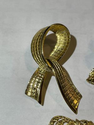 3-Vintage Mid-Century Modern Fashion Pin/Brooches in VG Preowned Condition as Pictured.