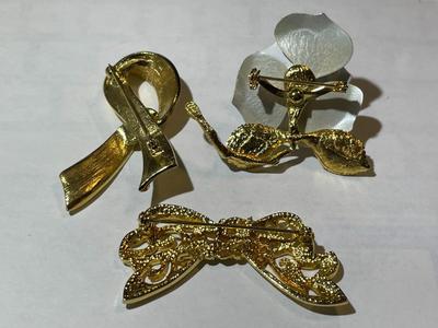 3-Vintage Mid-Century Modern Fashion Pin/Brooches in VG Preowned Condition as Pictured.
