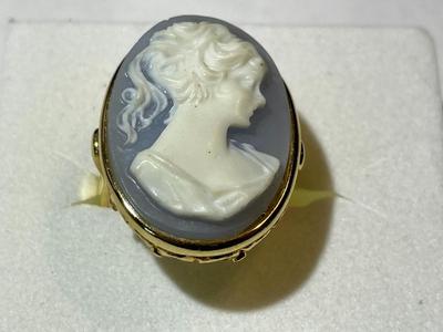 Vintage Mid-Century Modern Faux Wedgwood Style Fashion Ring Size 5.75 in VG Preowned Condition as Pictured.