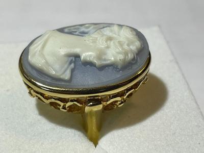 Vintage Mid-Century Modern Faux Wedgwood Style Fashion Ring Size 5.75 in VG Preowned Condition as Pictured.