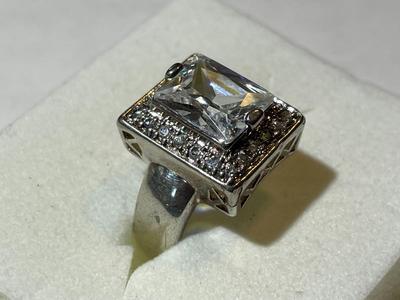 Vintage Sterling Silver Fashion CZ Ring Size-7 8.5 Grams TW in Good Preowned Condition as Pictured.