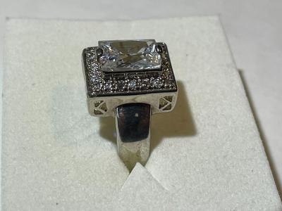 Vintage Sterling Silver Fashion CZ Ring Size-7 8.5 Grams TW in Good Preowned Condition as Pictured.