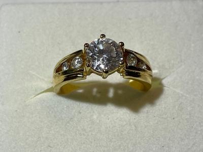 Vintage Gold-tone Fashion Engagement CZ Ring Size-8 in Good Preowned Condition. (Carat Sized Center CZ).