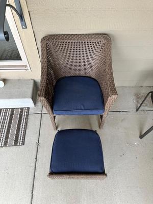 OUTDOOR WICKER ARM CHAIR W/PULL OUT FOOTSTOOL PLUS SIDE TABLE