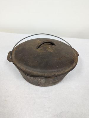 Antique No. 8 Cast Iron Bean Pot