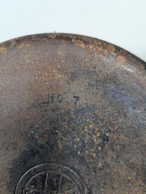 No. 7 Griswold Cast Iron Pan