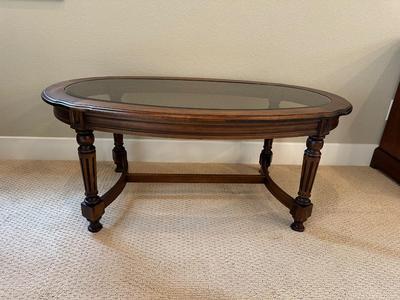 BEAUTIFUL OVAL COFFEE TABLE WITH FAUX PLANT