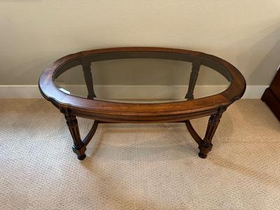 BEAUTIFUL OVAL COFFEE TABLE WITH FAUX PLANT