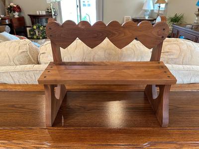 2 PLUSH TEDDY BEARS ON A WOODEN BENCH
