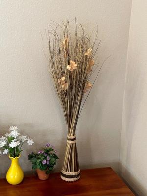 DRIED DECORATIVE FOLIAGE AND SILK FLOWER WREATH