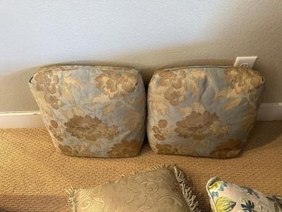 THROW PILLOWS