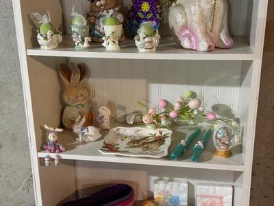 LARGE COLLECTION OF EASTER DECORATIONS PLUS A SCARE CROW