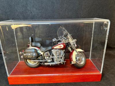Lot 9. Franklin Mint Heritage Bike